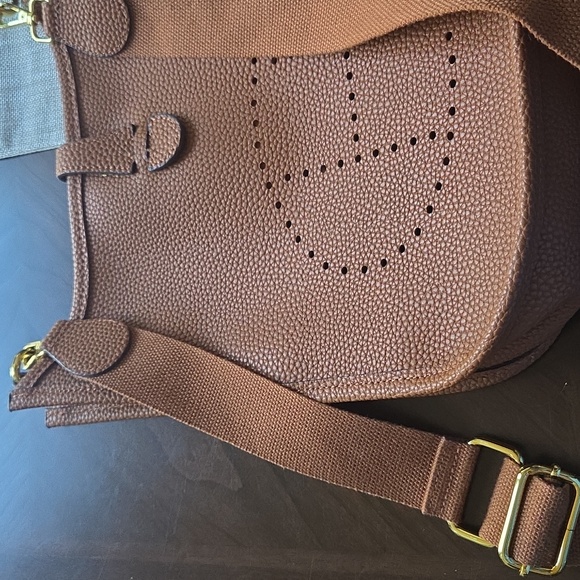 Beautiful Replica Halston Cross Body Bag. Great Condition! Tan, Gold Hardware. - Picture 11 of 11